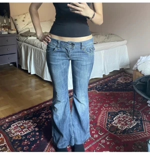 lowrise bootcut jeans  - Midjemåttet:41 innerbenslängd:75