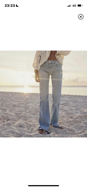 Low waisted jeans zara  - Bootcut Low waisted jeans från zara 💓