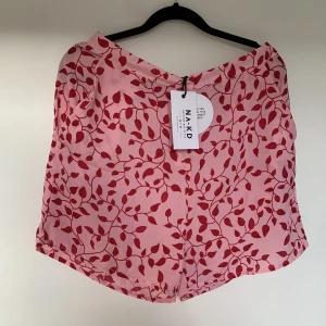 Oanvända shorts  - Shorts med tags kvar i storlek L, sitter som en M. 