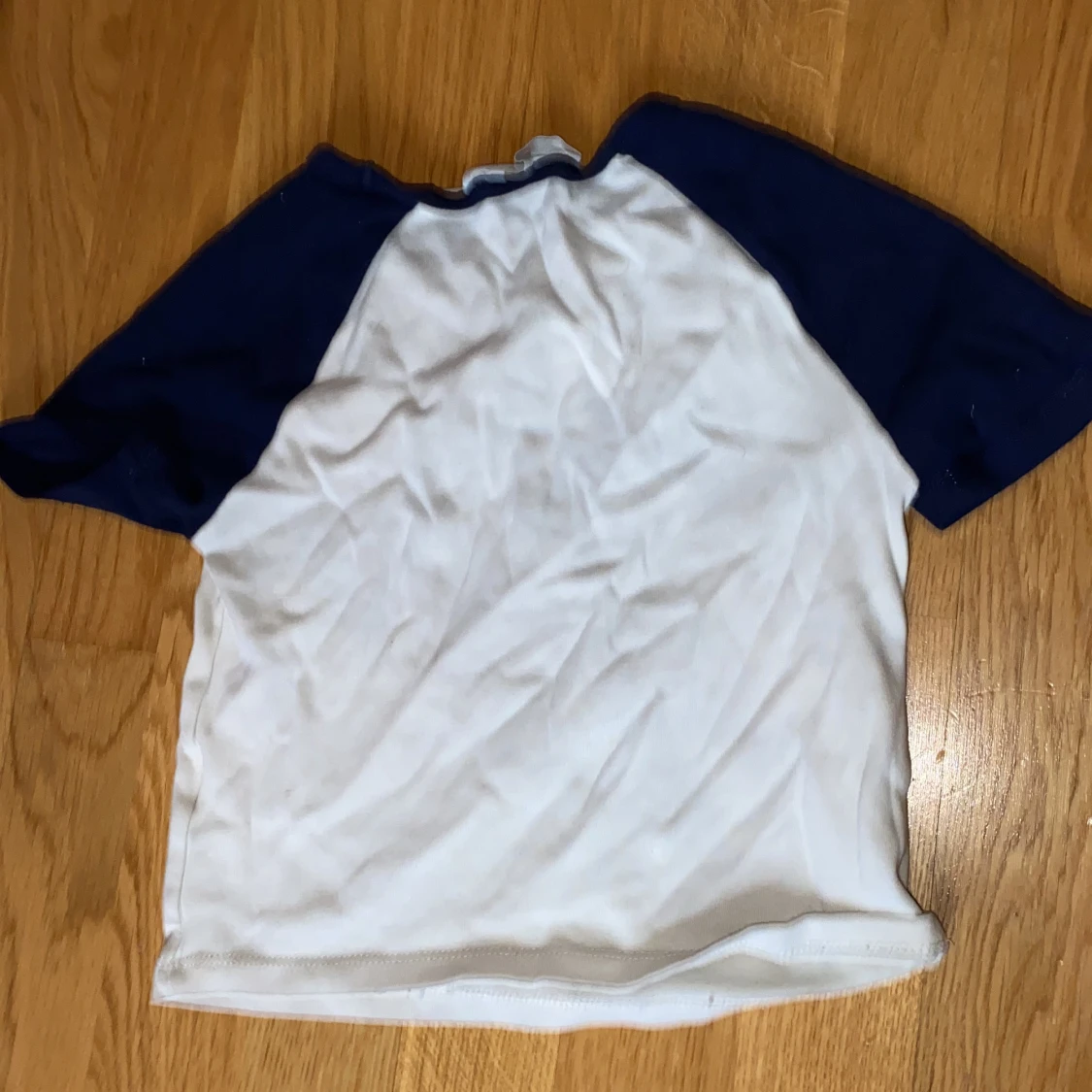 vit och blå tröja kortärmad  - 91