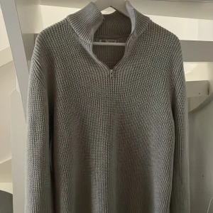 Zara half zip  - Knappt använd, säljer på grund av för stor