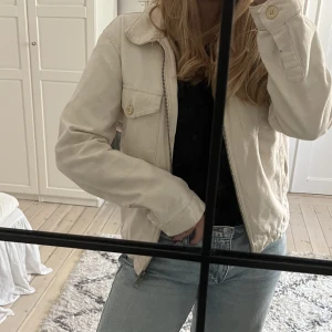 Beige vårjacka - Säljer denna fina vår/ sommarjacka