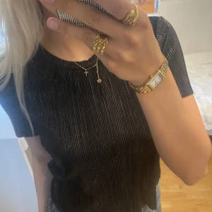 Topp - Jättefin topp från & other stories i storlek S/36 i fint skick. Kommer tyvärr inte till användning längre💕