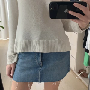 Lågmidjad jeanskjol - Säljer denna as snygga jeanskjolen från denim by denim!! 😍😍😍Tryck inte på Köp nu!