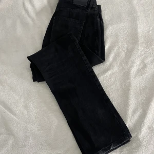 Jeans  - Mid waist jeans från Nelly💕