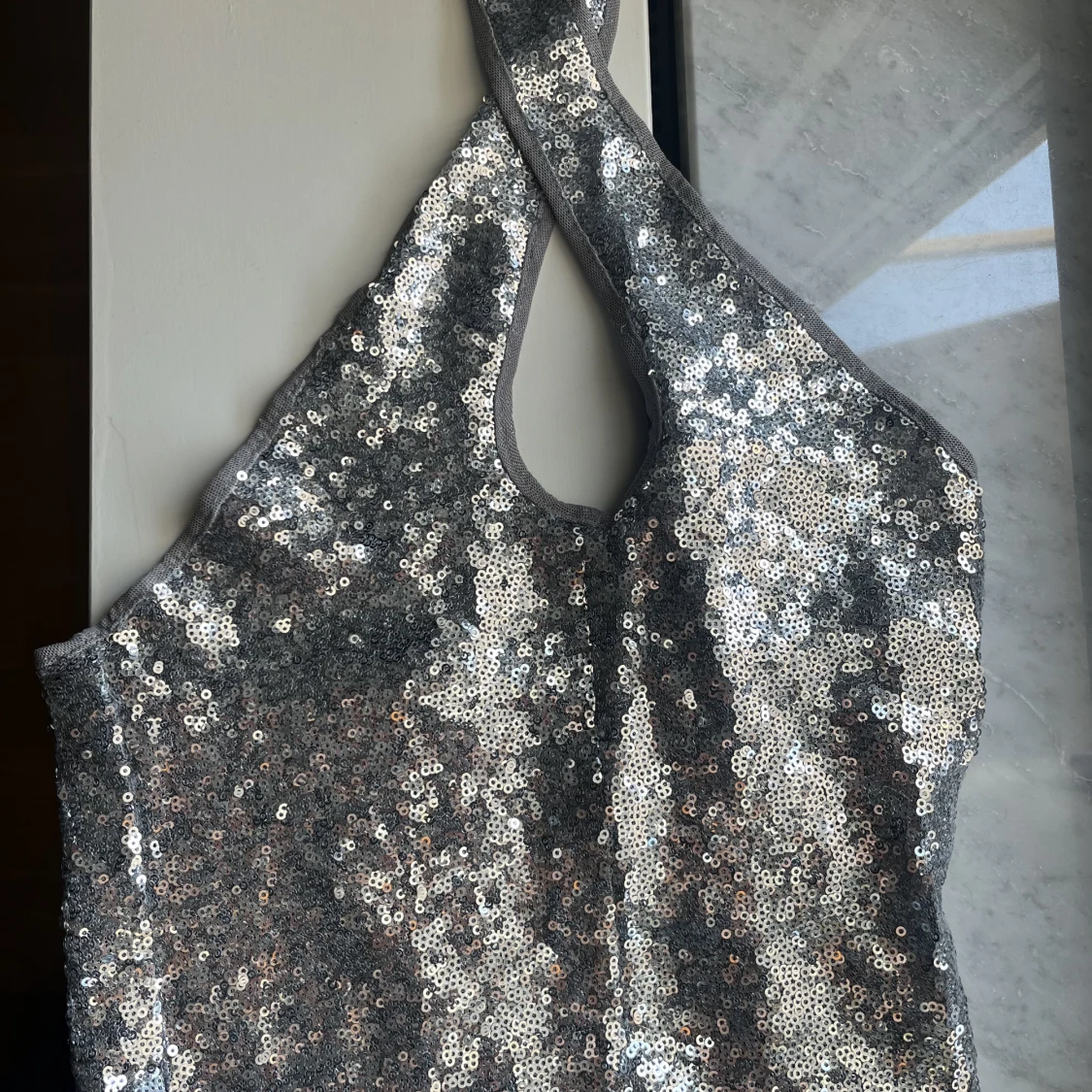 Supersnygg festtopp i silver đ