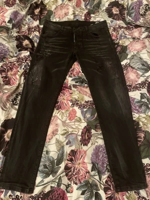 Svarta dsq2 byxor  - 150 Strl M-L