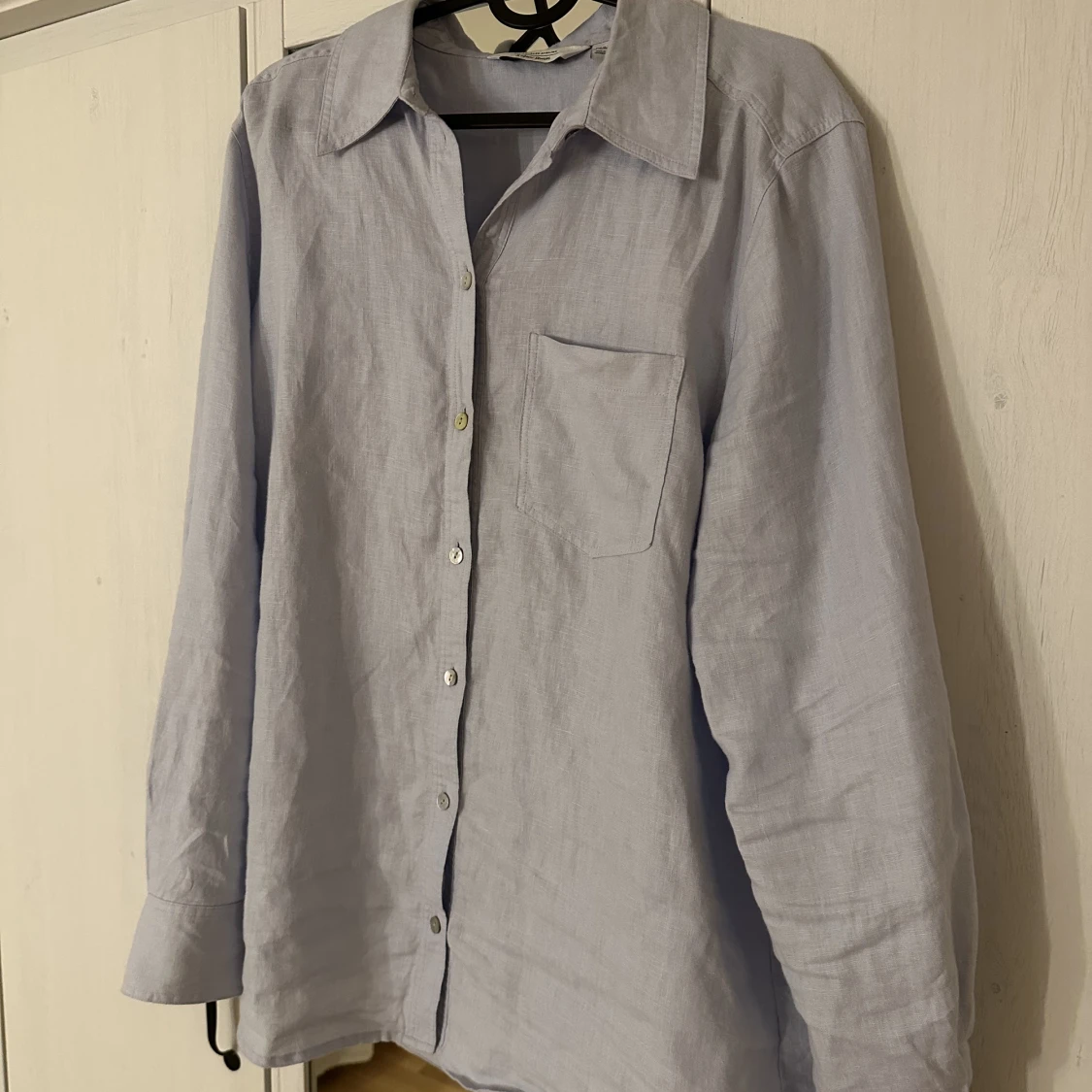 Ljusblå linne skjorta  - 90