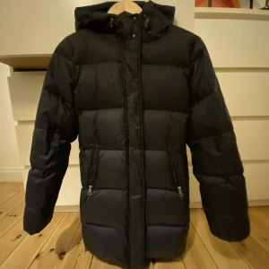 Gant dunkappa - Säljer en superfin marinblå kappa från gant. Inga defekter🫶