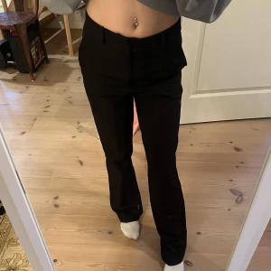 Kostymbyxor  - Bikboks kostymbyxor i storlek 34, jag är 160 och dom passar mig i längden. 