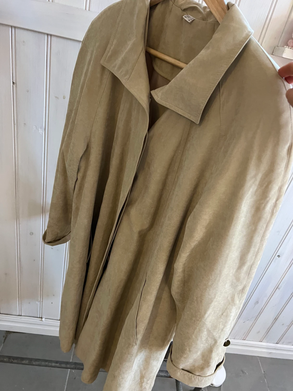 Klassisk beige trenchcoat