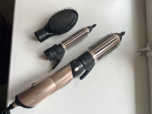 Varmluftsborste Björn Axén - Såå bra varmluftsborste från Björn Axén, perfekt för att få salongs-blow out look (resultat på bild 2) 😍 