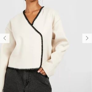 Jacka - Helt oanvänd me prislapp ordinarie pris 630kr och den är slutsåld