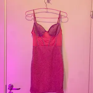 Rosa glittrig klänning från Shein 