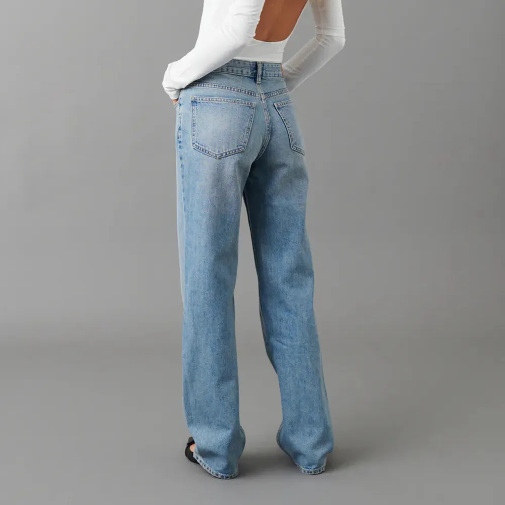 Low waist straight jeans från Gina. Använda endast en gång och säljer för att de inte passar mig. . Jeans & Byxor.