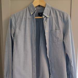 Blå Gant bomullsskjorta i loose fit modell 