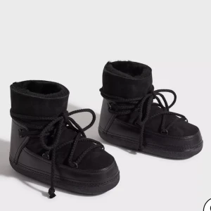 Inuikii - Säljer mina inuikii skor pga ingen användning, använda en halv vinter inga skador. Skriv för fler bilder.