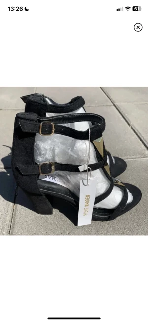 Steve Madden klackskor - Steve Madden klackskor i storlek 38. Helt nya med lappar! Köparen står för eventuella fraktkostnader. 