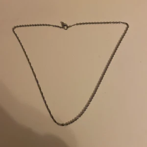 Sliver Halsband  - Säljer en kedja. Icke använd. Skick som helt ny. Kan prata om priset. Tänkte pris för ca 50 