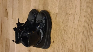 Barnskor märke H&M st 24 - Fina barnskor 