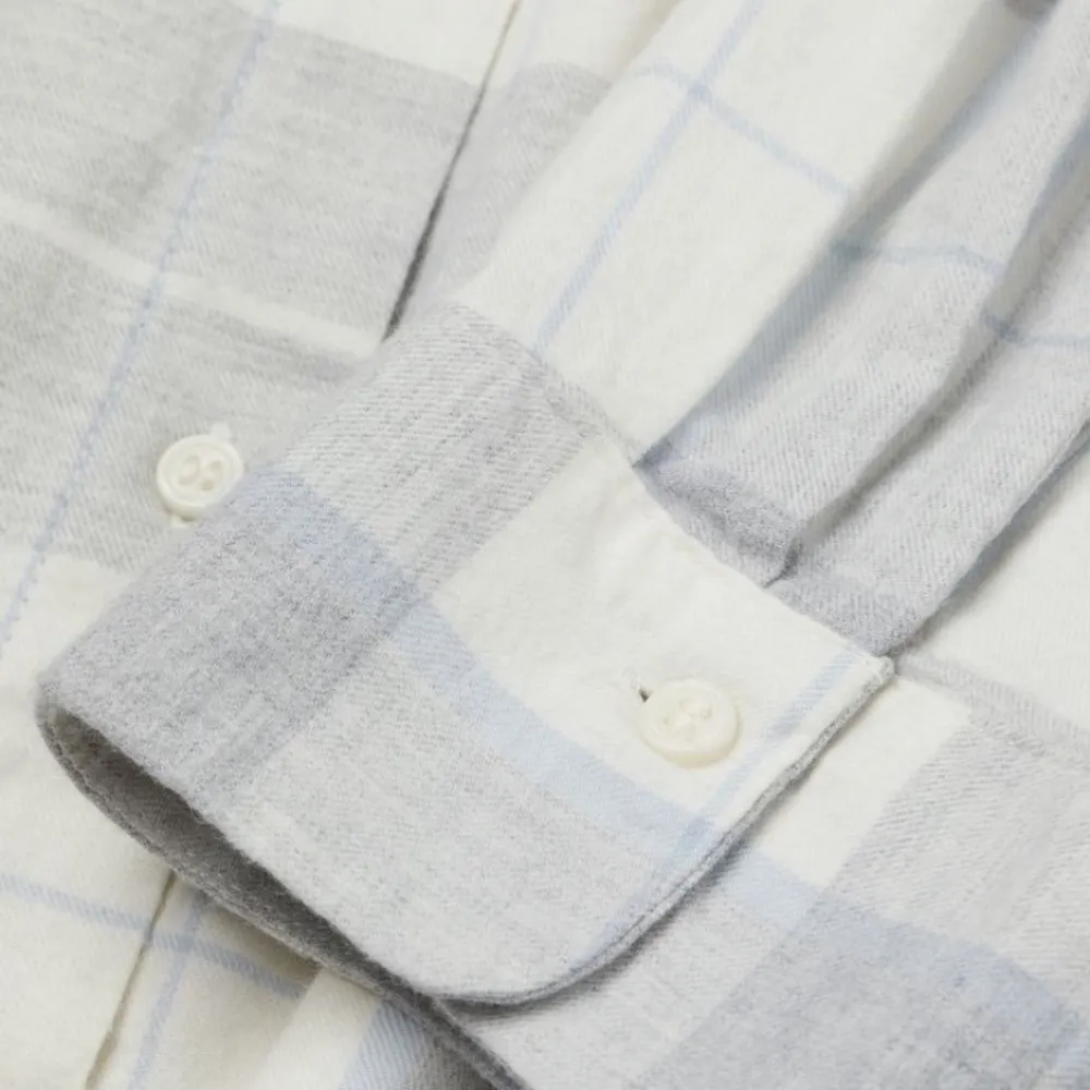 Säljer detta urgulliga pyjamas som är perfekt nu när det börjar bli lite kallare. Har användts ungefär 2 ggr och är helt slutsåld på hemsidan. . Jeans & Byxor.