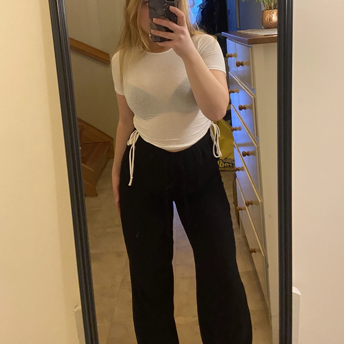 Vit ribbad t-shirt med snören man kan dra åt - 90