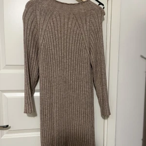 Klänning - Säljer en varm och skön tjockklänning i storlek M