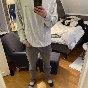 Fynch-Hatton - Fynch-hatton tröja. Stor men den funkar jättebra som en lite owersize tröja. ny pris runt 1500kr tror jag