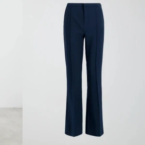 Bootcut trousers  - Väldigt fin byxor, men de har blivit för små för mig 