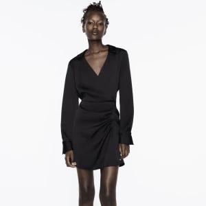 Satin klänning zara - Endast använd 1 gång 