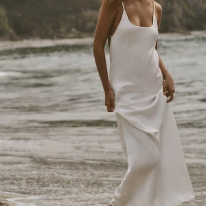 Satinklänning Zara - Så fin klänning från Zara, aldrig använd men utan lapp. Kan skicka egna bilder 💓