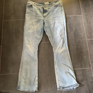 Jeans  - Stretchiga jeans, nästan aldrig använda 