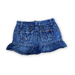 Mini kjol - Mini kjol! För liten för mig som har 88cm i midjemått skulle passa kanske 70-75cm i midjemått 