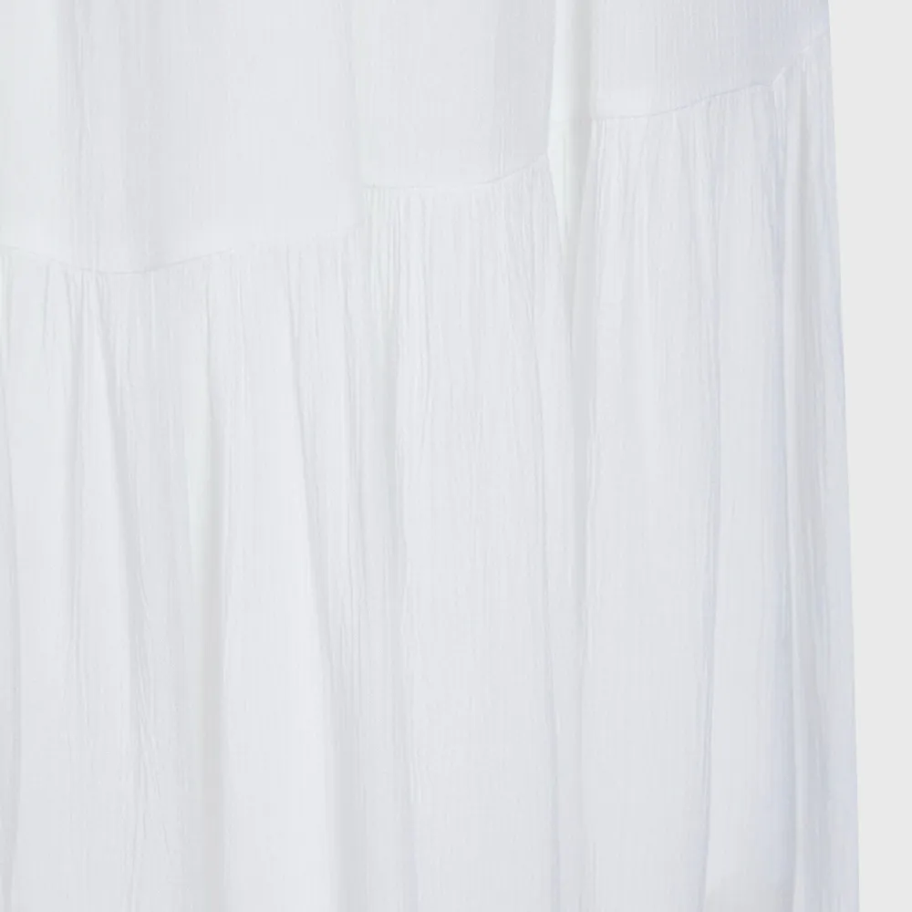 Den polära vita vackra långkjolen från stradivarius som är helt slutsåld storlek m. Endast använd en gång någon timme. Säljer den endast vid bra pris. Kan också tänka mig att byta den med någon som har samma kjol i storlek s. Kjolar.