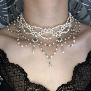 Halsband  - Helt oanvänd, utan prislapp. Älskar detta halsband, sååå fin men har aldrig kunnat haft den ute för att den aldrig passade viben jag gick för. 😍😁