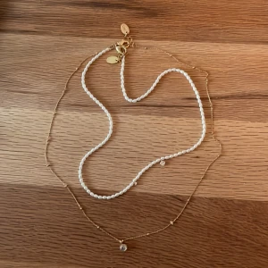 Helt oanvända halsband! - Två stycken somriga halsband från zara 🌸 Helt oanvända! Går även att köpa separat💕