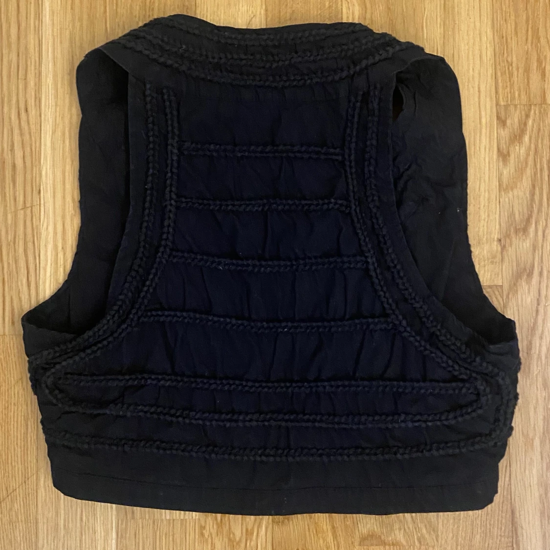 Svart väst - 90