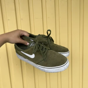 Nike sb Stefan Janoski - Sneakers från Nike i storlek 39. Varsamt använda. Jättefin grön färg  💚köpare står för ev frakt. Kan mötas upp i Göteborg 