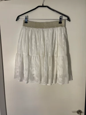 Set, tröja + 2 kjolar - Supergulligt set med två kjolar ock en blus använt en gång 