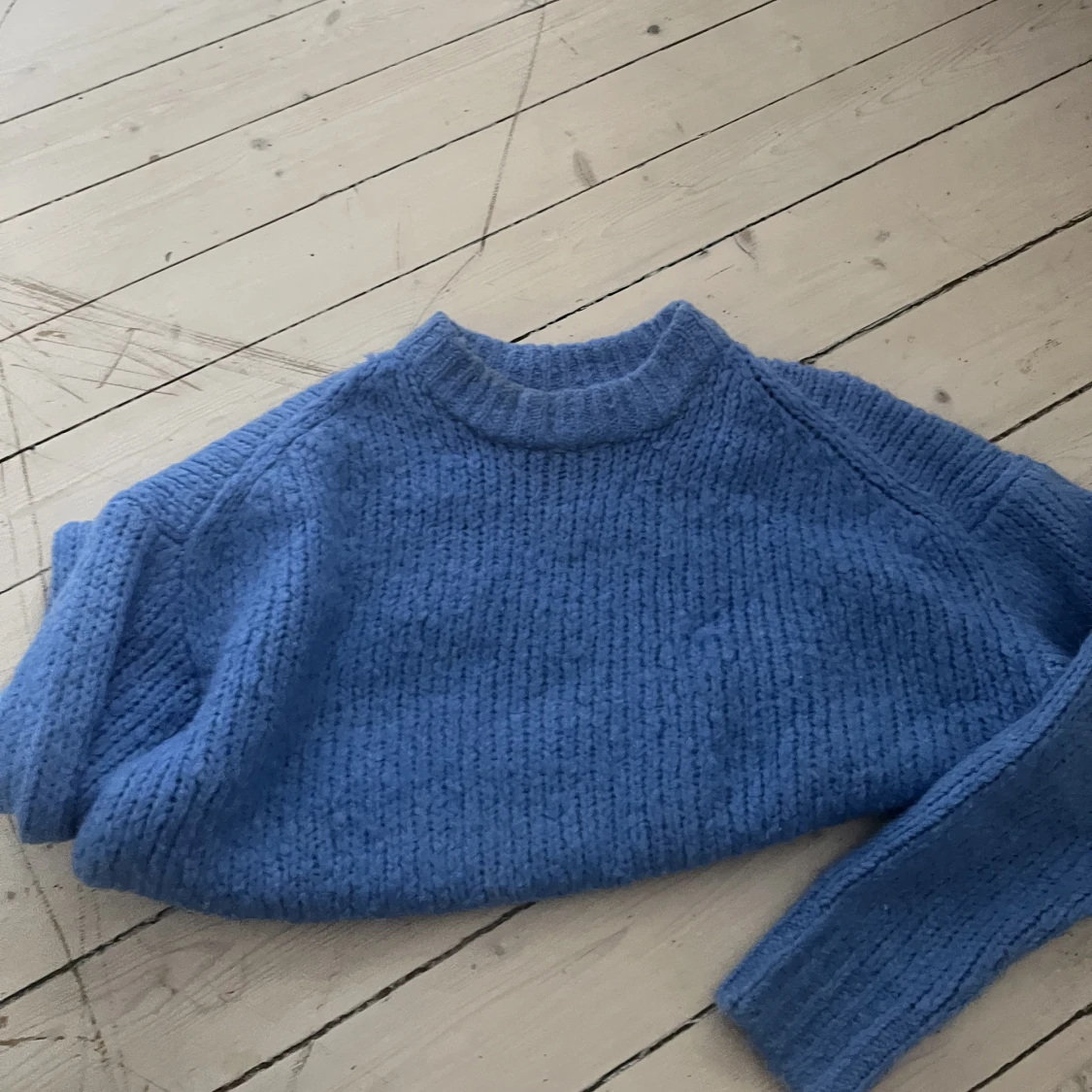 Stickad blå tröja - 91