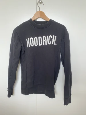 Hoodrich sweatshirt  - en fin hoodrich sweatshirt i strlk xs passar s💕