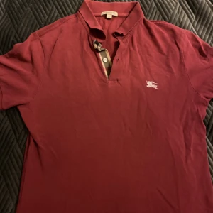 Burberry Pike - Säljer min Burberry Pike i storlek M. Bra skick ingen att anmärka på.