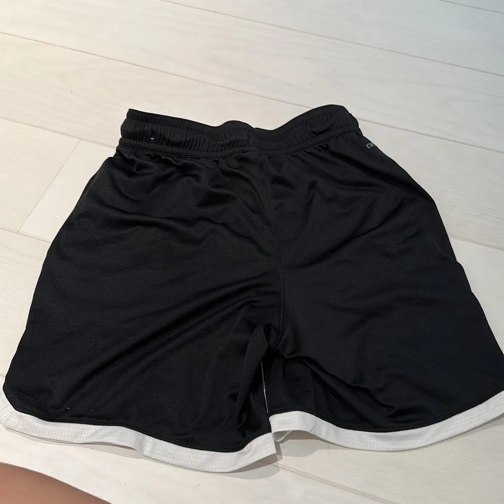 Superfina basketshorts köpa i LA förra året. Nyskick . Shorts.