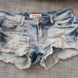 super snygga jeansshorts  - Använda fåtal gånger. De är super snygga/moderna. Strl 38 eller stor 36.