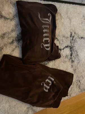 Juicy couture dress - Stl s, passar även m Perfekt skick Säljer för 550kr vid snabb affär Kan skickas eller hämtas i Eskilstuna  Nypris runt 2100kr