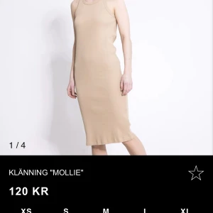 Långklänning - Lång tajt beige klänning från Lager 157 Storlek Xs 80kr + frakt Knappt använd