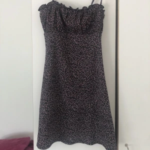 Klänning - Söt klänning, köpt på h&m