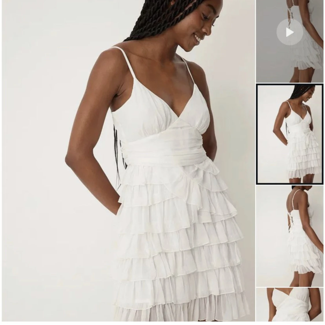 Vit klänning med volanger  - 90