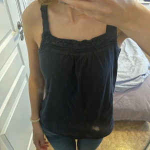 Linne! - Jättegulligt linne i marinblå!💙