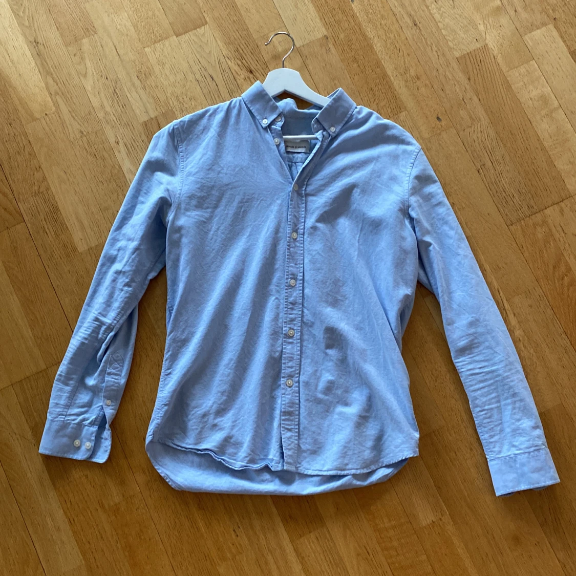 Ljusblå skjorta i oxfordtyg